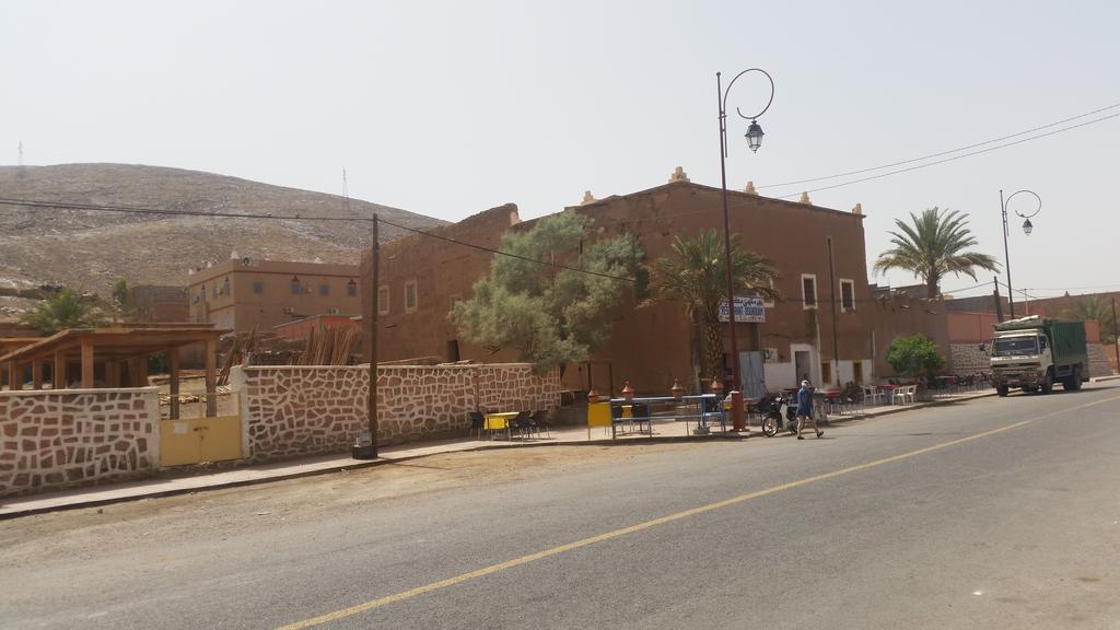 Hotel Dar Ilyana Ait Tiourhza Exterior foto